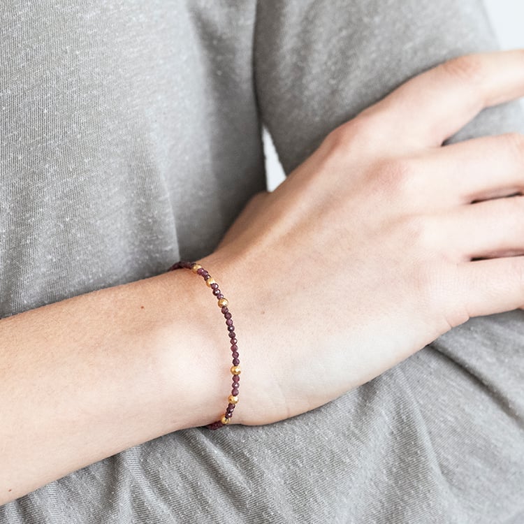 Vergoldetes Armband aus Silber mit Granat-Perlen Salma 115790