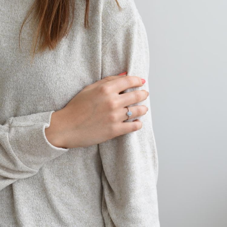 Minimalistischer Goldring mit ovalen Opal Plaire 52815