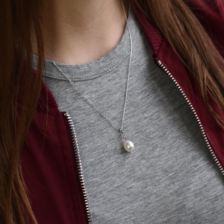 Perlanhänger mit rosa Saphir und Kette aus 750 Gold Salima 24556