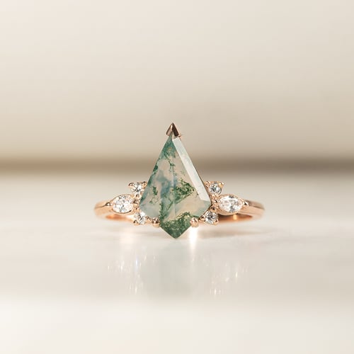 Bezaubernder Ring mit Moosachat Izabela