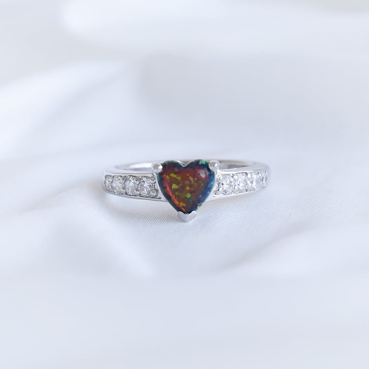 Silberner Ring mit schwarzem Opal in Herzform Bailey 93588