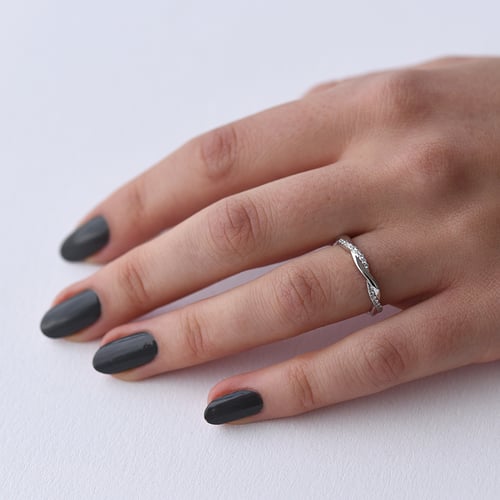 Goldener Twist-Ring mit Diamanten Malea
