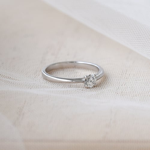 Verlobungsring mit Diamant im Rundschliff Katya