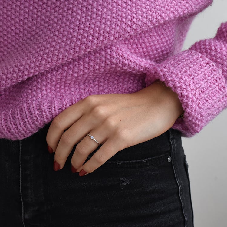 Goldener minimalistischer Ring mit Mondstein Emilien 69674